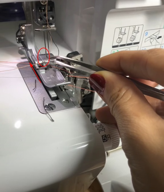 xỏ chỉ máy vắt sổ