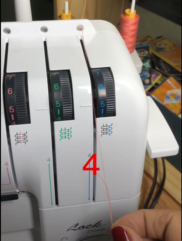 xỏ chỉ máy vắt sổ 4